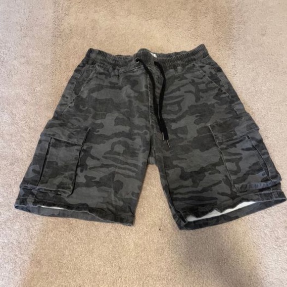 Kuwalla Men Camo Shorts - Picture 1 of 4